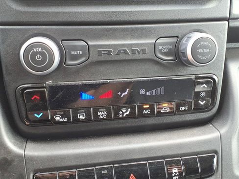 Used 2025 RAM ProMaster 2500 w/ Convenience Group image 24