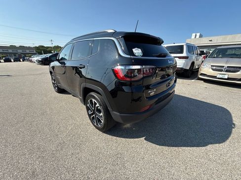 Certified 2023 Jeep Compass Limited AWD/4WD image 3