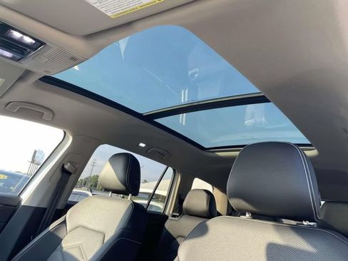 Certified 2026 Volkswagen Atlas SE w/ Panoramic Sunroof Package FWD image 18