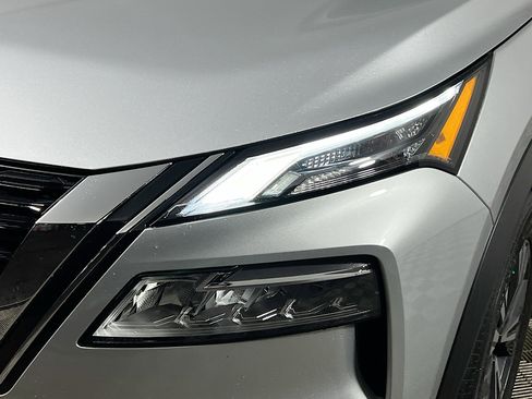 Used 2023 Nissan Rogue SV image 12