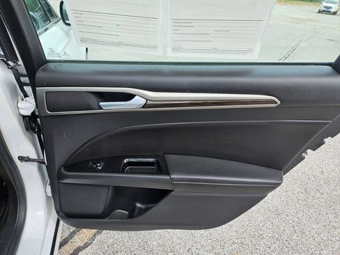 Used 2014 Ford Fusion SE w/ Equipment Group 202A FWD image 26