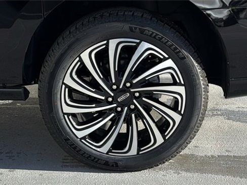 New 2025 Lincoln Navigator L Black Label image 4