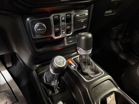 Used 2021 Jeep Wrangler Unlimited Sahara w/ Cold Weather Group AWD/4WD image 34