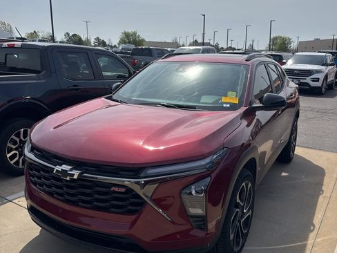 Used 2024 Chevrolet Trax RS w/ Sunroof Package image 1