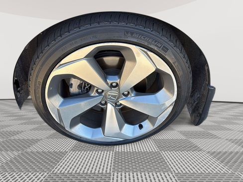 Used 2018 Honda Accord Touring image 9