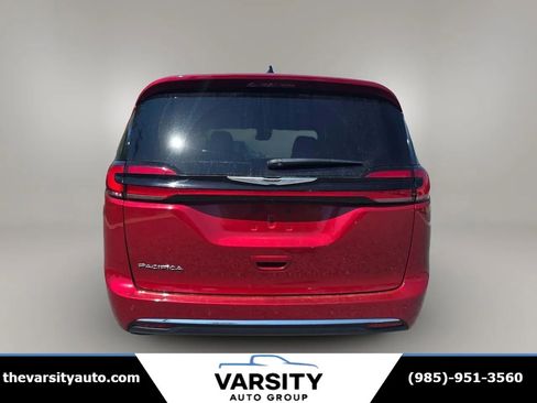 Used 2025 Chrysler Pacifica Select FWD image 6