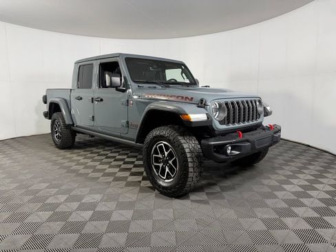 Used 2025 Jeep Gladiator Rubicon AWD/4WD image 4