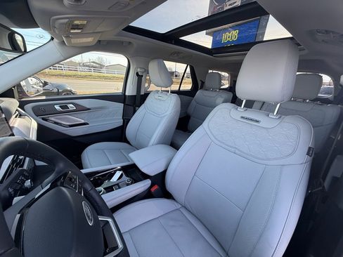 Used 2025 Ford Explorer Platinum w/ Ultimate Package image 12