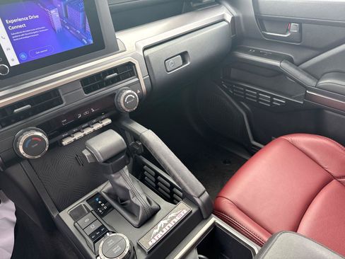 Certified 2025 Toyota 4Runner SR5 AWD/4WD image 24