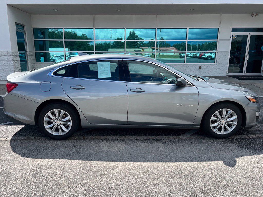 Used 2025 Chevrolet Malibu LT FWD image 3