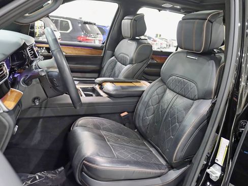 Used 2024 Jeep Grand Wagoneer Series III image 30