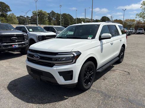 Certified 2024 Ford Expedition XLT image 1