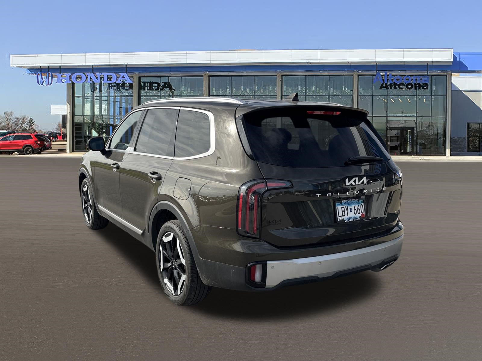 Used 2024 Kia Telluride EX w/ EX Captain's Chair Package AWD/4WD image 3