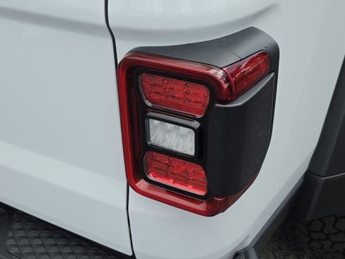Used 2026 Jeep Gladiator Mojave AWD/4WD image 7
