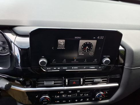 Used 2025 Nissan Pathfinder SV AWD/4WD image 24