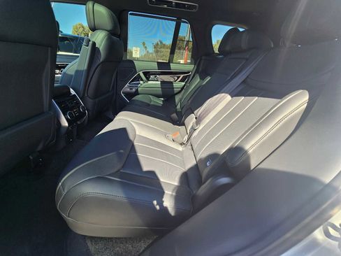 Used 2025 Land Rover Range Rover SE image 20
