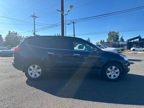 Used 2011 Chevrolet Traverse LT w/ LPO, 'HIT The Road' Package AWD/4WD image 5