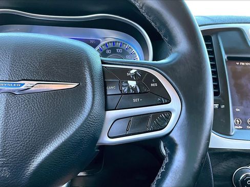 Used 2019 Chrysler 300 Touring L w/ Quick Order Package 22F image 25