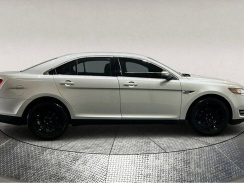 Used 2019 Ford Taurus Limited image 9