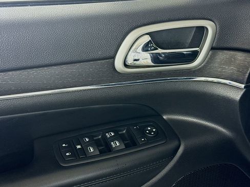 Used 2018 Jeep Grand Cherokee Limited w/ Trailer Tow Group IV image 18