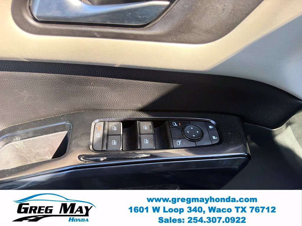 Used 2022 Nissan Pathfinder SV FWD image 11