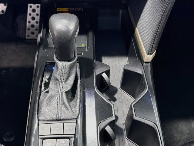 Used 2025 Toyota Camry SE FWD image 14