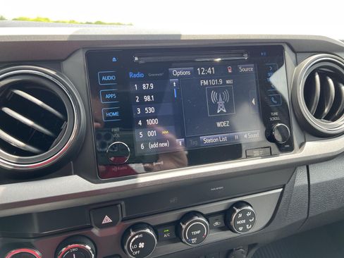 Used 2019 Toyota Tacoma TRD Sport AWD/4WD image 26