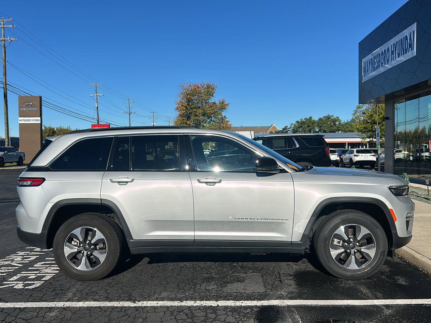 Used 2024 Jeep Grand Cherokee Limited 4xe AWD/4WD image 9