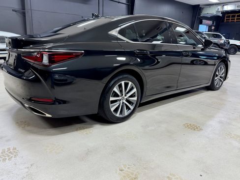 Used 2019 Lexus ES 350 Ultra Luxury w/ Premium Package image 9