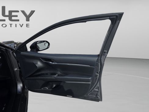 Used 2019 Toyota Camry SE image 24