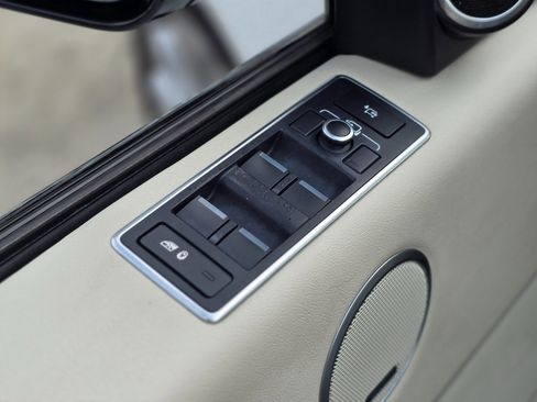 Used 2017 Land Rover Range Rover Long Wheelbase Supercharged image 28