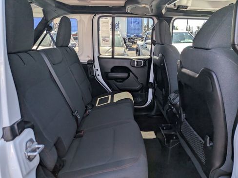 Used 2025 Jeep Wrangler Unlimited Rubicon image 28