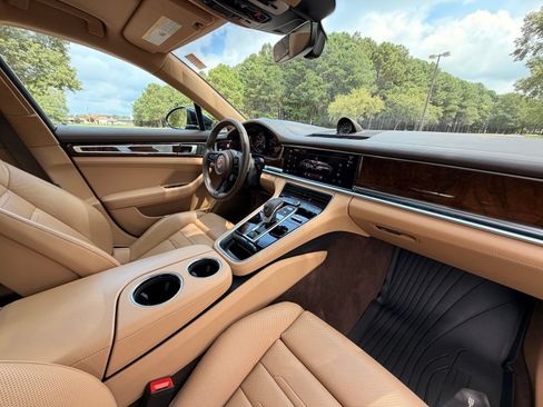 Used 2023 Porsche Panamera 4 Platinum Edition AWD/4WD image 19