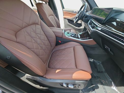 Used 2025 BMW X5 M60i AWD/4WD image 10