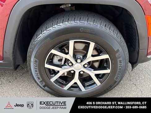 Used 2023 Jeep Grand Cherokee L Limited w/ Luxury Tech Group II AWD/4WD image 7