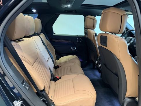 New 2025 Land Rover Discovery Dynamic SE image 17