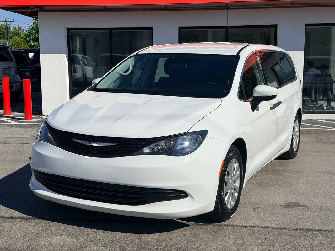 Used 2018 Chrysler Pacifica L FWD image 10