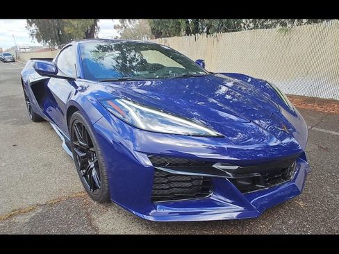 Used 2025 Chevrolet Corvette Z06 RWD image 2