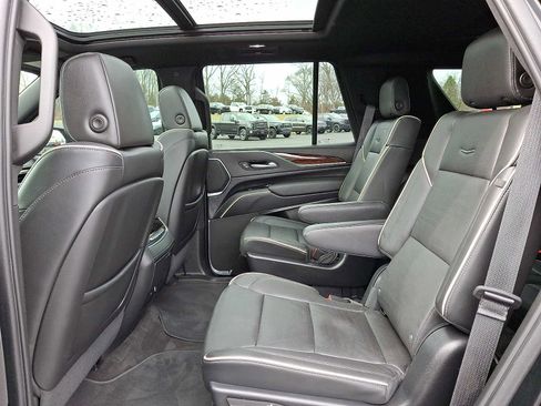 Used 2023 Cadillac Escalade Premium Luxury image 10