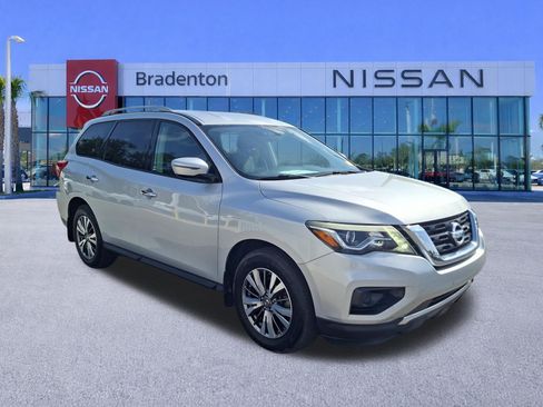 Used 2018 Nissan Pathfinder S FWD image 3