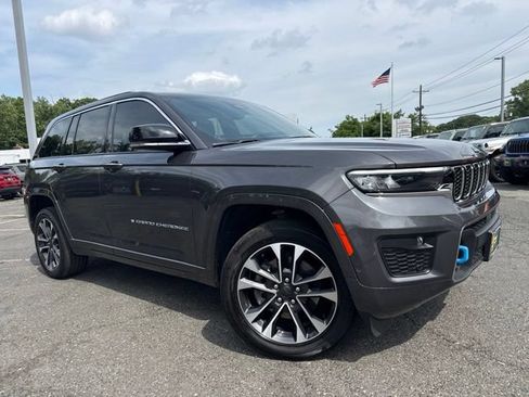 Used 2024 Jeep Grand Cherokee Overland w/ Trailer Tow Package AWD/4WD image 1