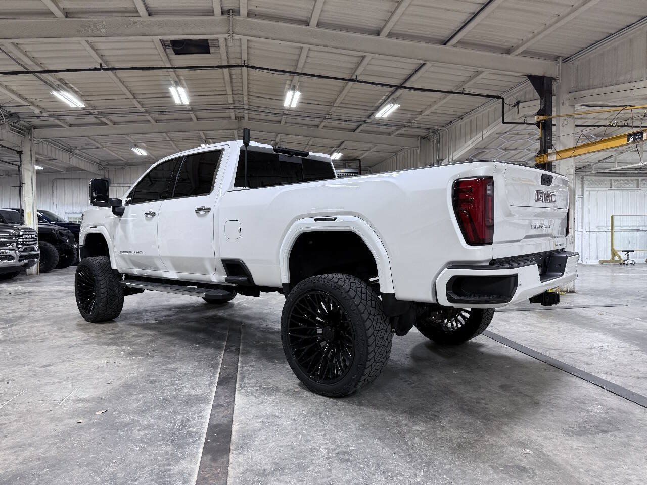 Used 2024 GMC Sierra 3500 Denali w/ Denali Reserve Package AWD/4WD image 5