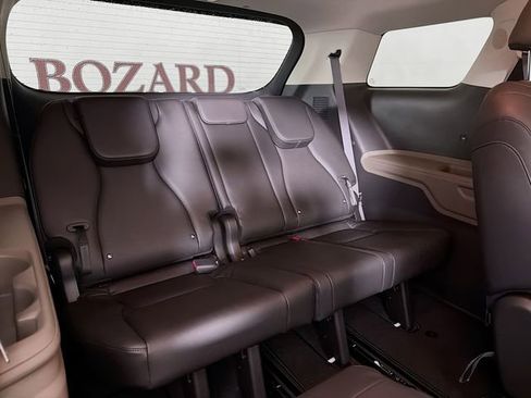 Used 2026 Kia Carnival image 32