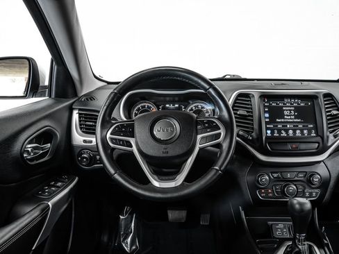 Used 2018 Jeep Cherokee Latitude Plus FWD image 14