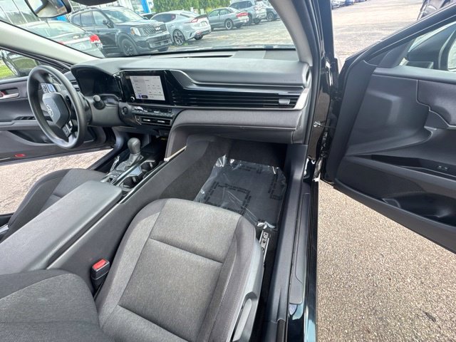 Used 2025 Toyota Camry LE FWD image 16