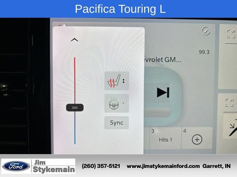 Used 2024 Chrysler Pacifica Touring-L FWD image 5