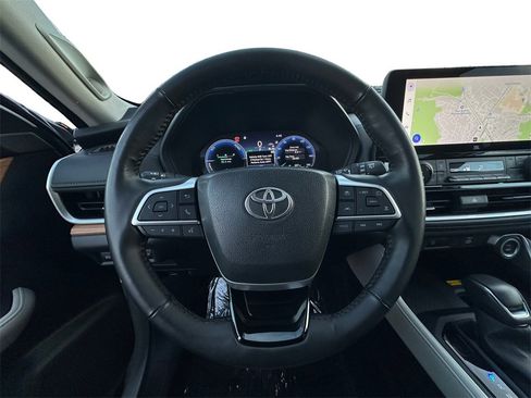 Used 2024 Toyota Grand Highlander Limited image 12