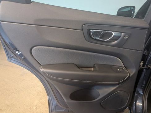 Used 2022 Volvo XC60 B6 R-Design w/ Advanced Package image 25