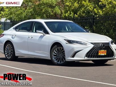 Used 2024 Lexus ES 300h w/ Luxury Package