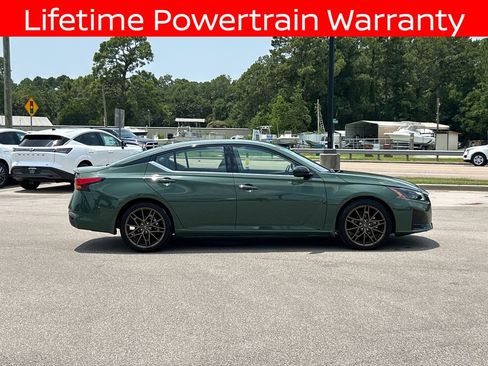 Used 2025 Nissan Altima 2.5 SR FWD image 8